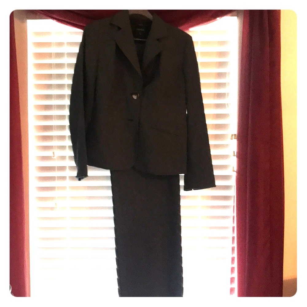 Jones Wear pants suit